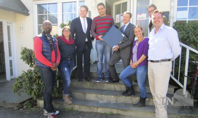 Suwag Spendet It Equipment Fur Fluchtlinge Taunus Nachrichten